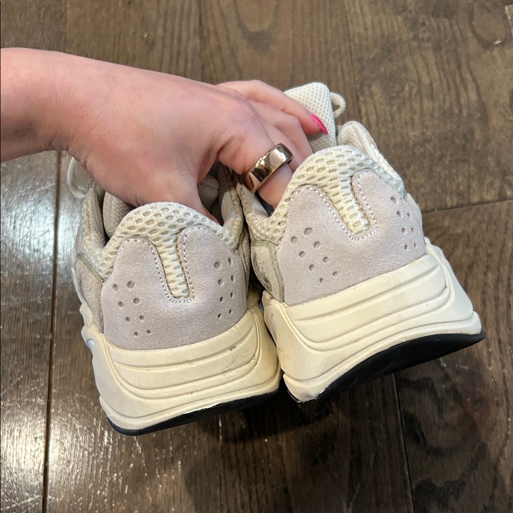 Sneakers - Picture 5 of 5